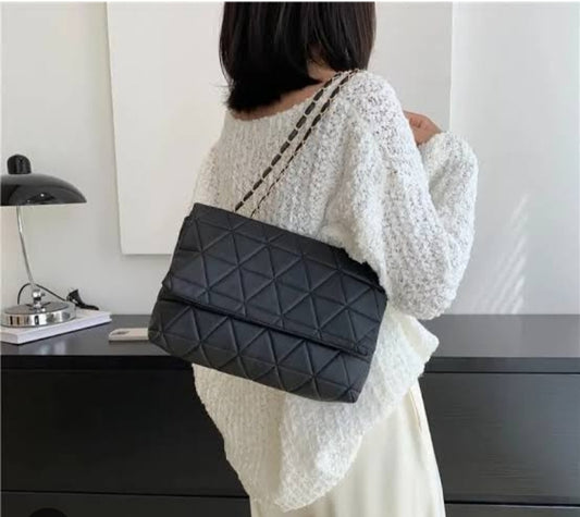 ZAYARA Luxury Quilted Black Shoulder Bag with Chain Strap – Elegant Everyday Handbag.